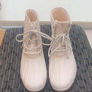 Women's Cream Quilted Lace-Up Winter Duck Boots